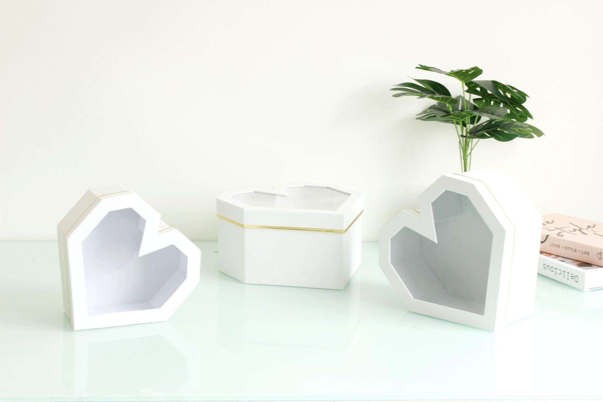 Diamond Heart Shape Flower Box with Clear Lid - Elegant Supply
