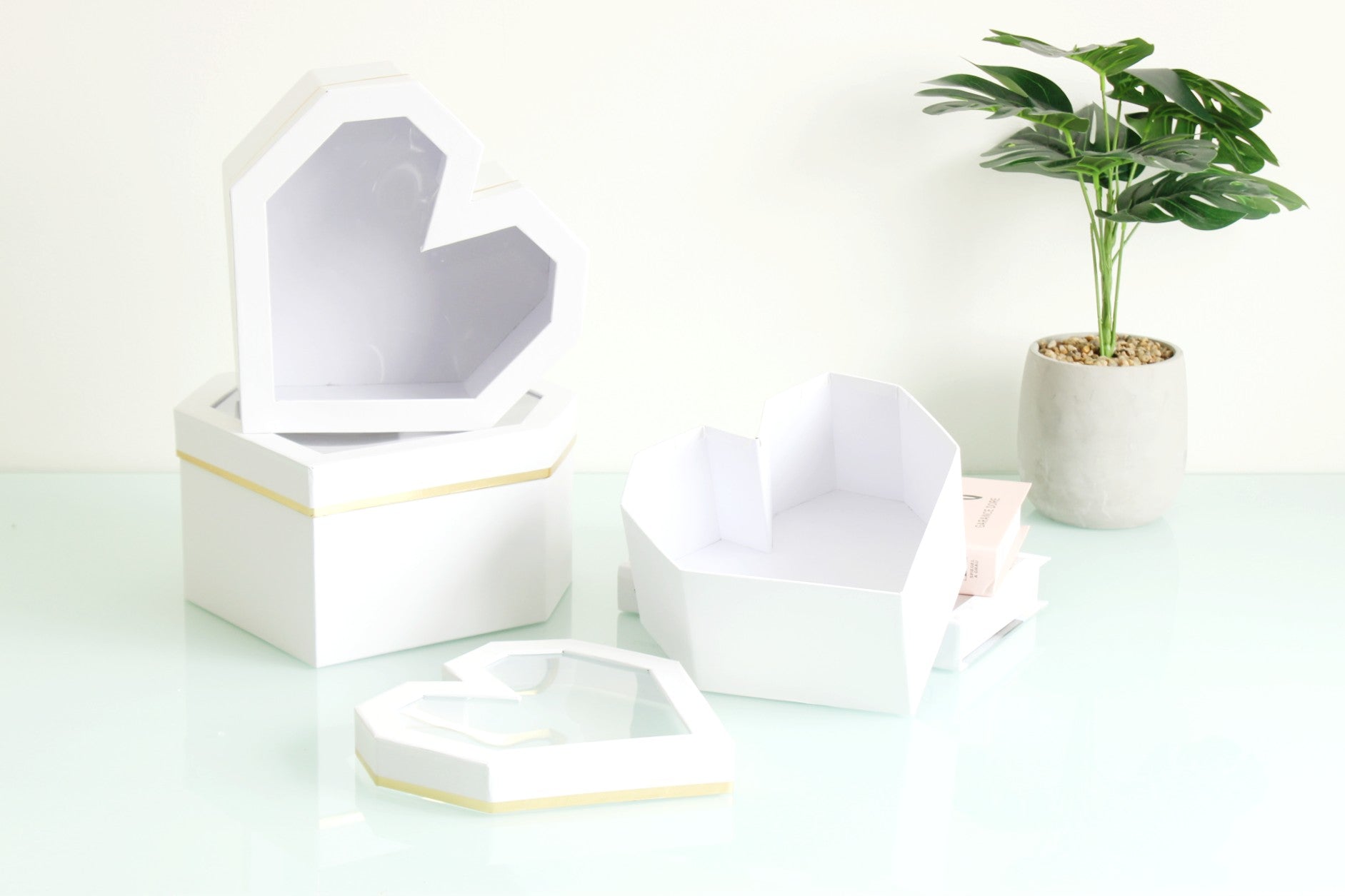 Diamond Heart Shape Flower Box with Clear Lid - Elegant Supply