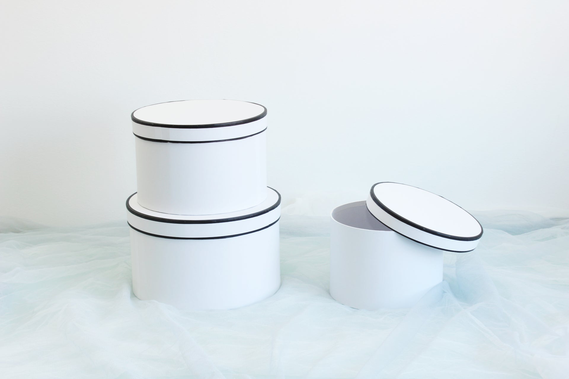 French Inspired Round Flower Box - Elegant Supply