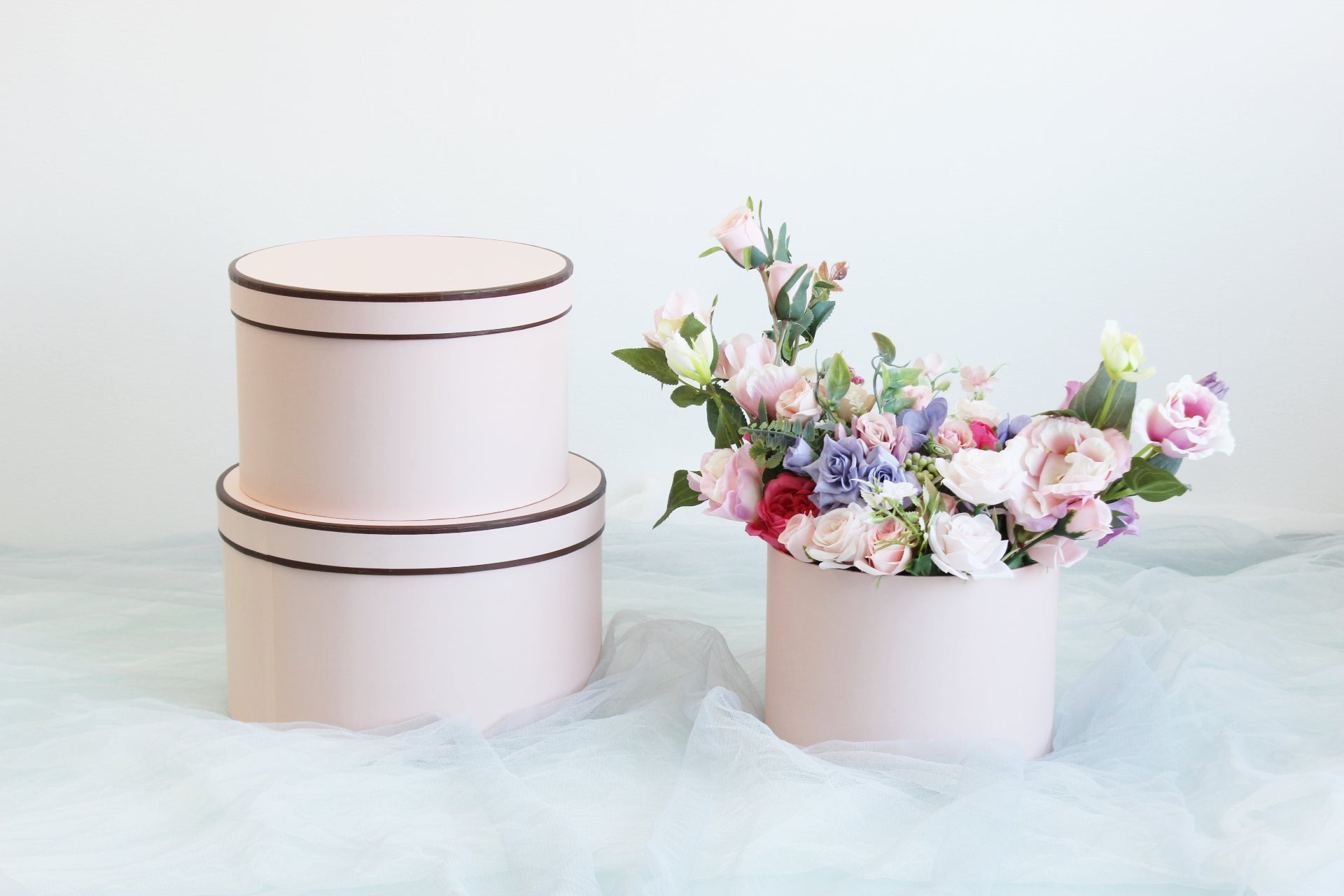 French Inspired Round Flower Box - Elegant Supply