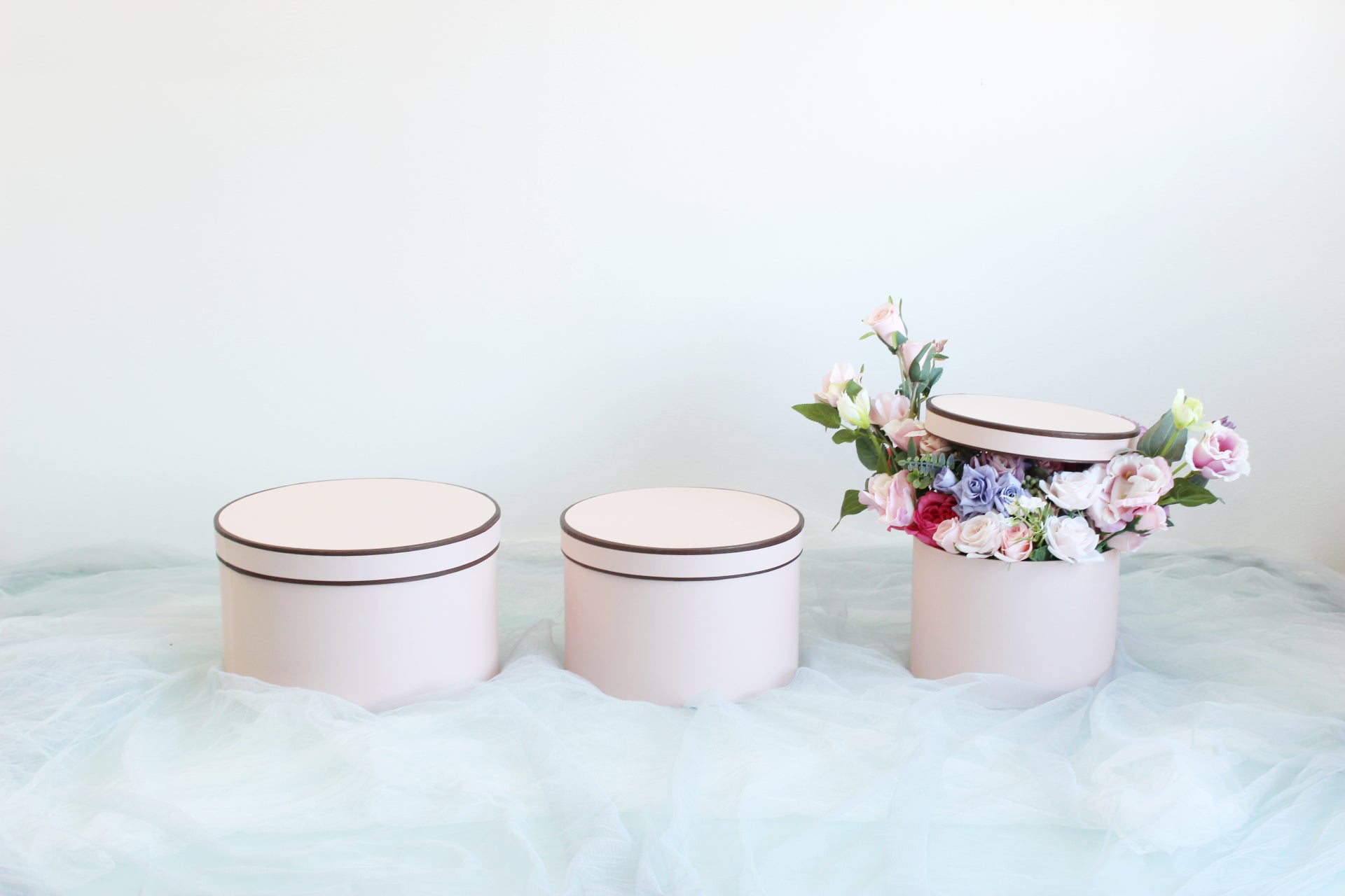 French Inspired Round Flower Box - Elegant Supply