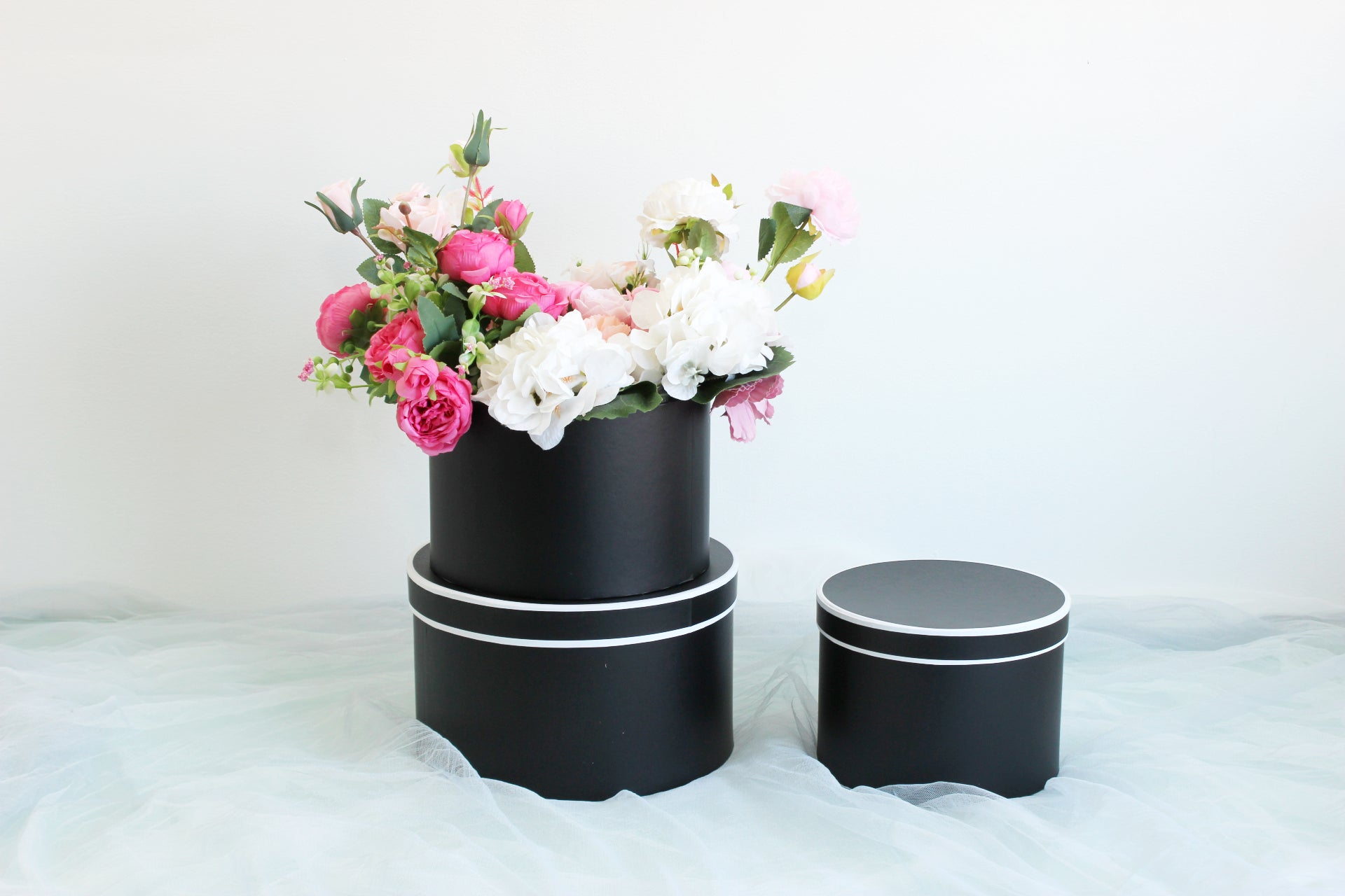French Inspired Round Flower Box - Elegant Supply