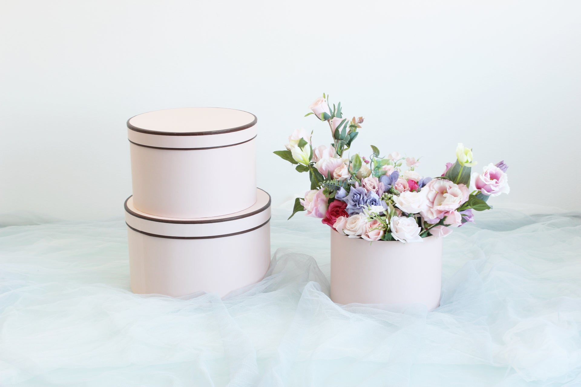 French Inspired Round Flower Box - Elegant Supply