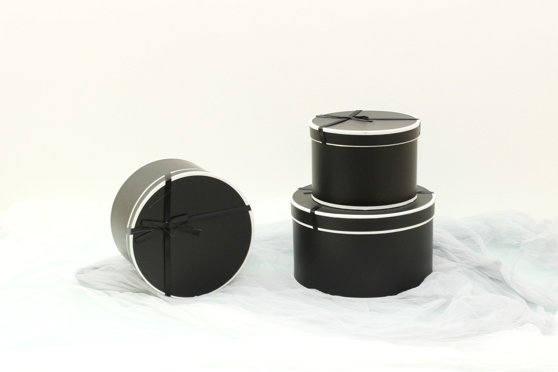 French Inspired Round Flower Gift Box with Ribbon - Elegant Supply