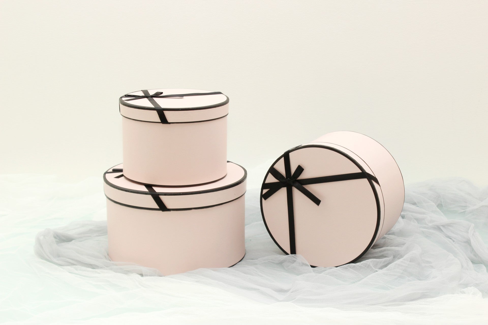 French Inspired Round Flower Gift Box with Ribbon - Elegant Supply