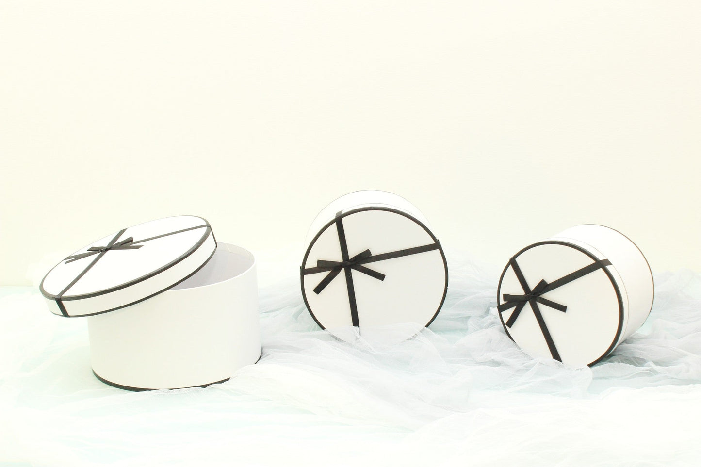 French Inspired Round Flower Gift Box with Ribbon - Elegant Supply