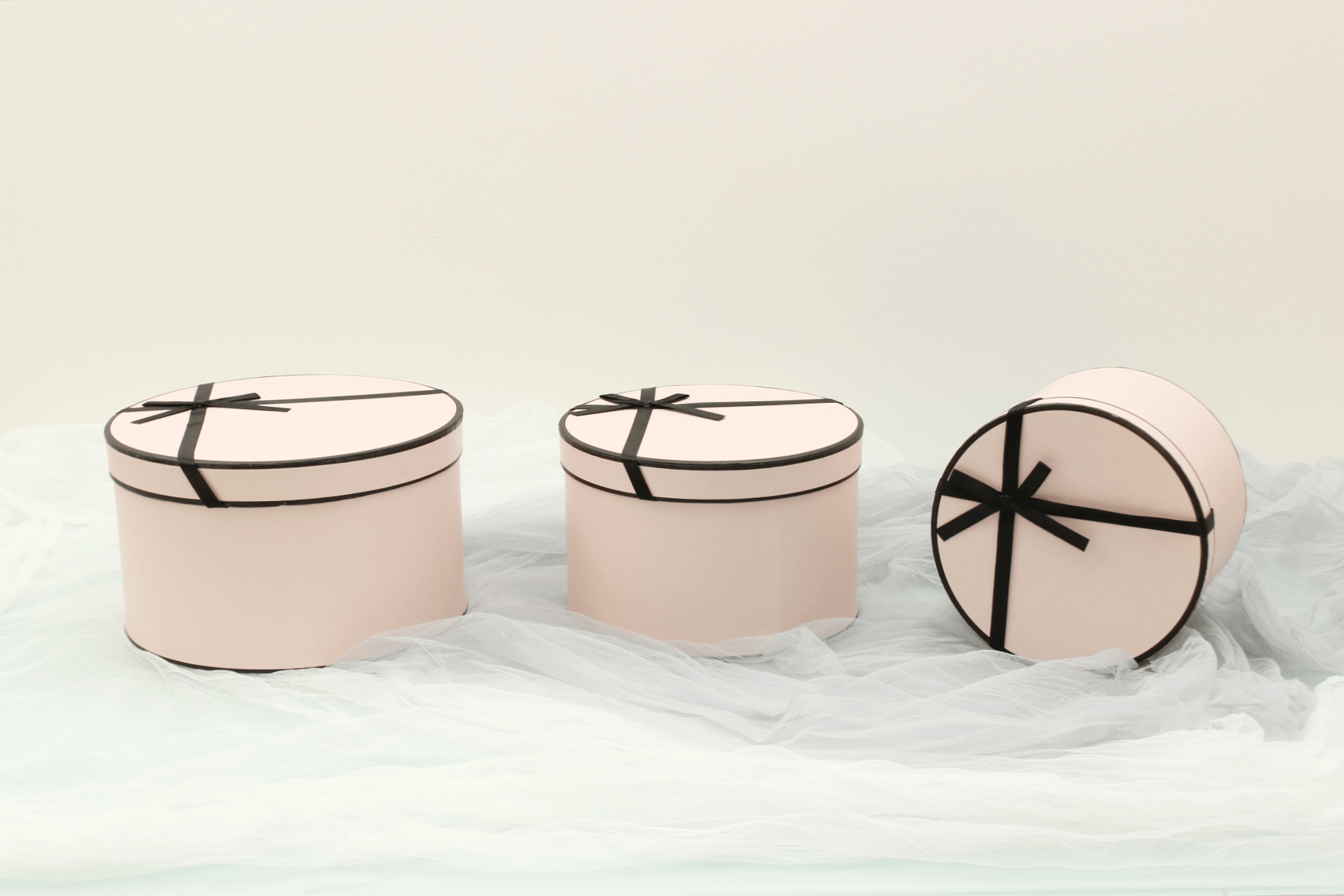 French Inspired Round Flower Gift Box with Ribbon - Elegant Supply