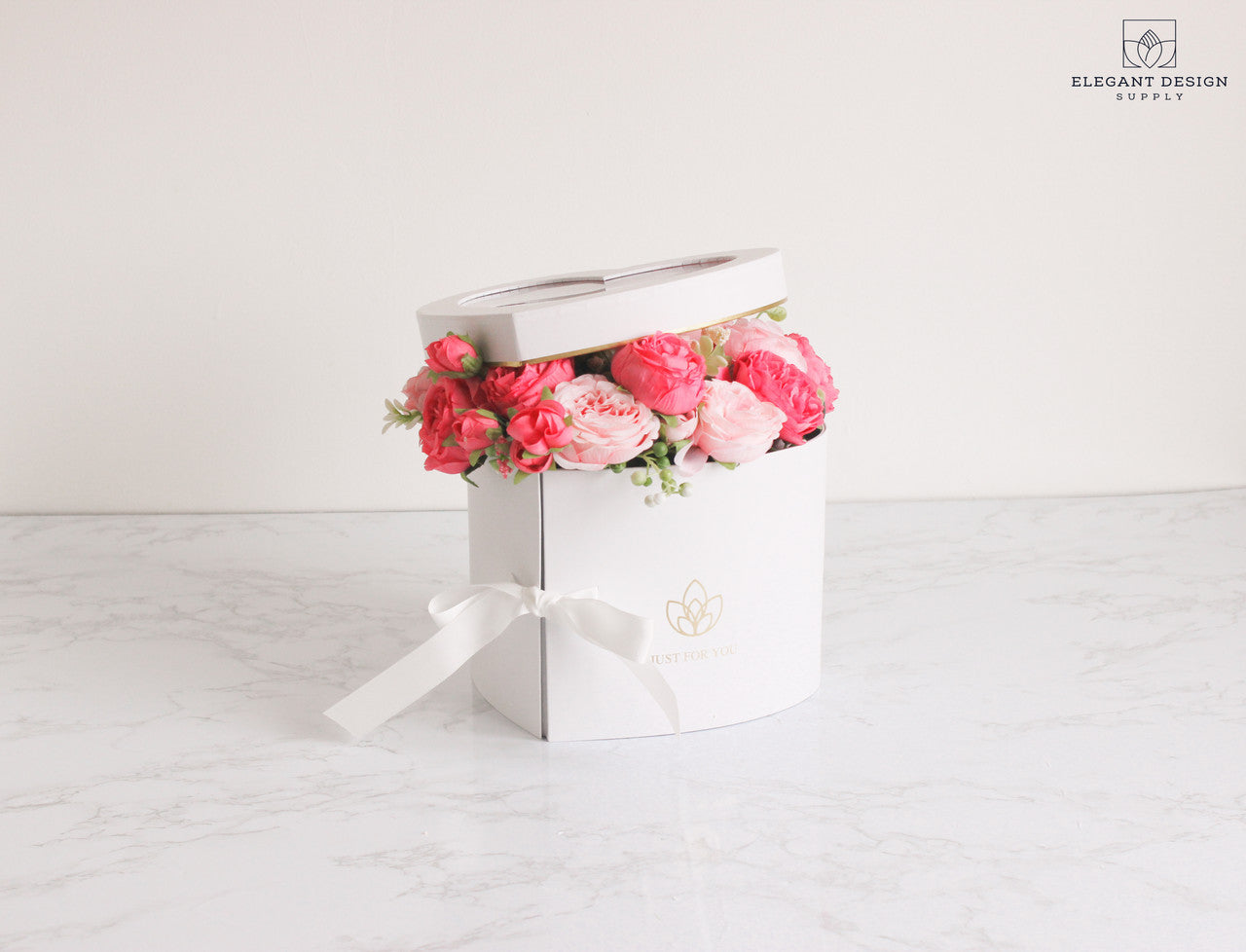 Two layers Heart flower box in white for flower bouquets.