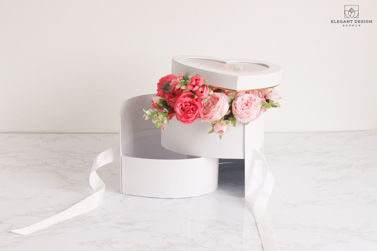 Two layers Heart flower box in white for flower bouquets.