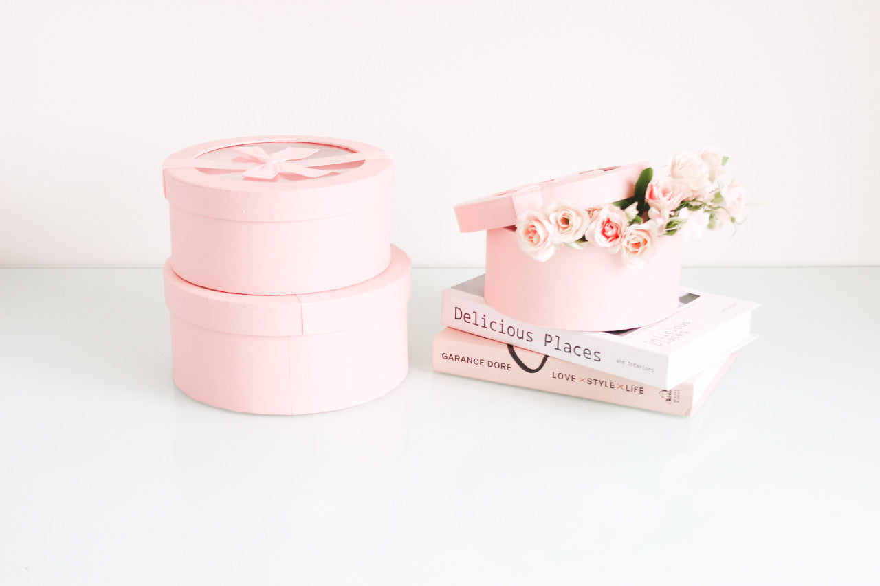 Round box with Clear Lid and Ribbon