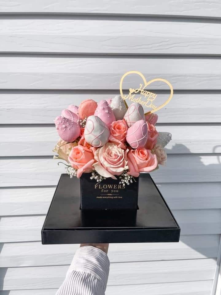 Square Clear Transparent PVC Flower Box with Lid and Base - Elegant Supply